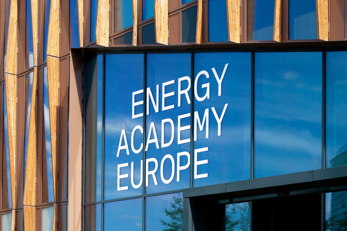 23e00e89213891.5dee4c8339437